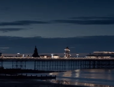 Η χριστουγεννιάτικη διαφήμιση που «παγώνει» το χρόνο και θα σε κάνει να δακρύσεις (βίντεο)